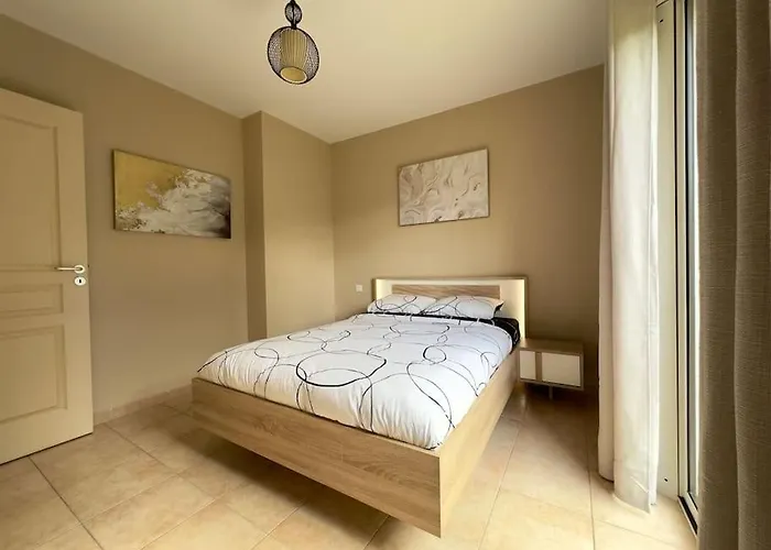 72 M2 Centre-ville Avec Jardin * Porto-Vecchio (Corsica)